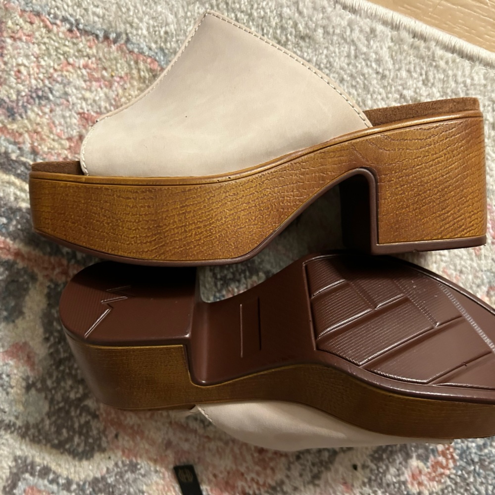 NWT House of Harlow | Ivory Griffin Leather Block Sandal